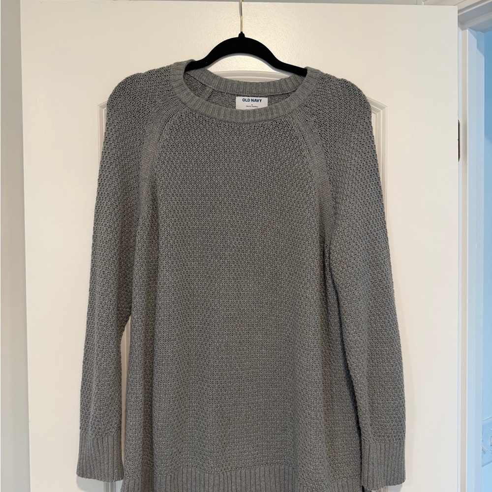 Old Navy Women's Light Gray Crew Neck Sweater